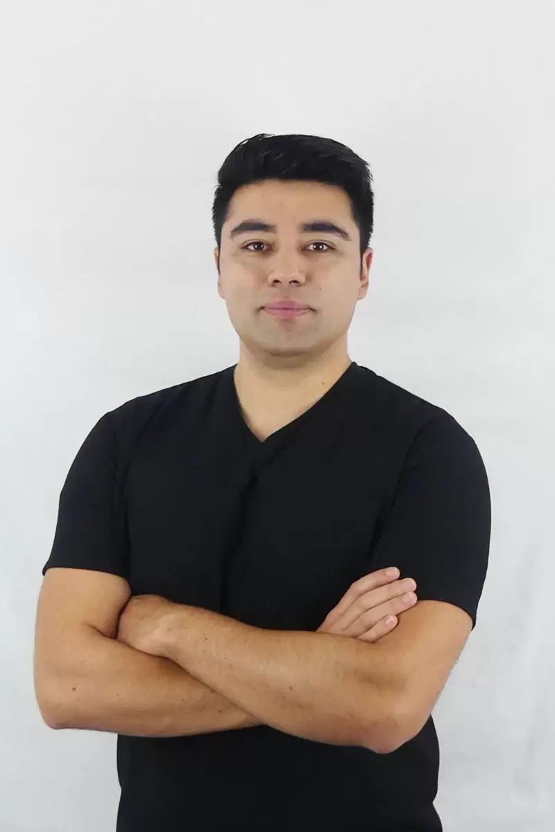 Cristian Silva, kinesiólogo especialista en rehabilitación de adultos mayores en Viña del Mar